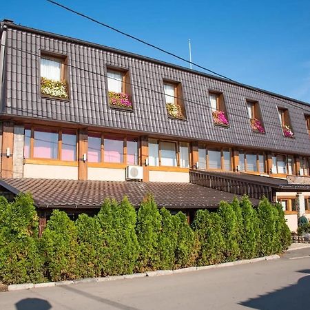Hotel "Vir" Velika Plana Kültér fotó