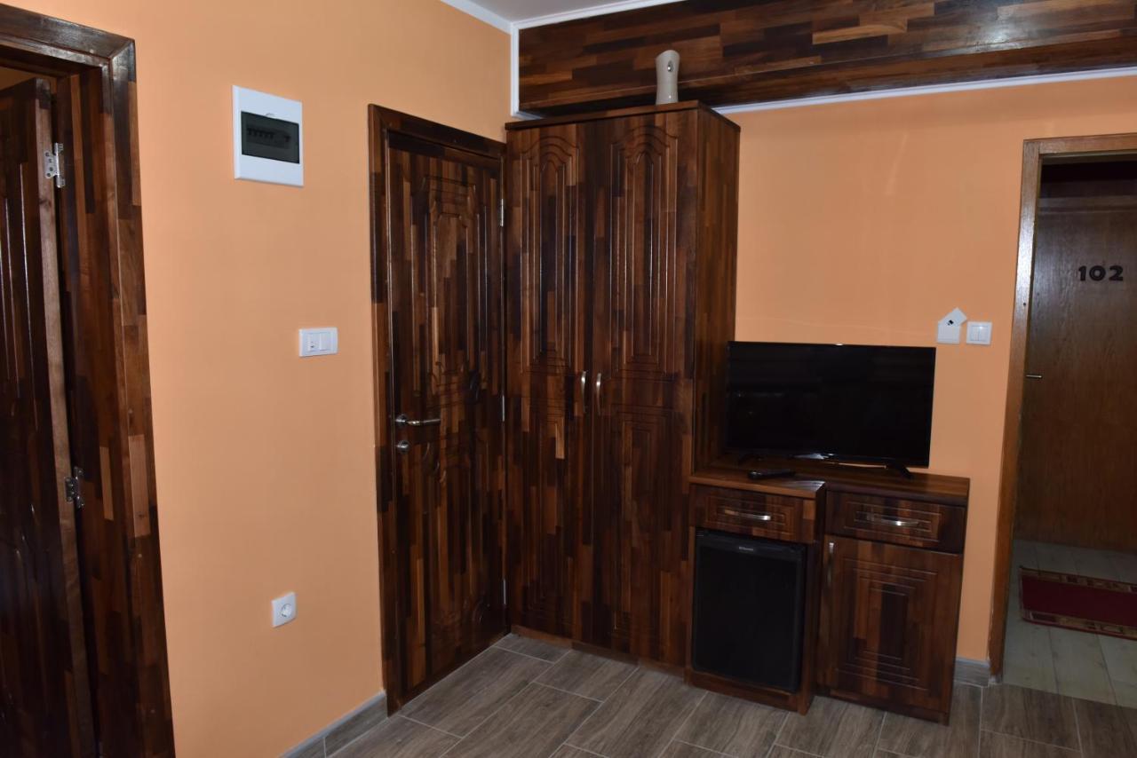 Hotel "Vir" Velika Plana Kültér fotó