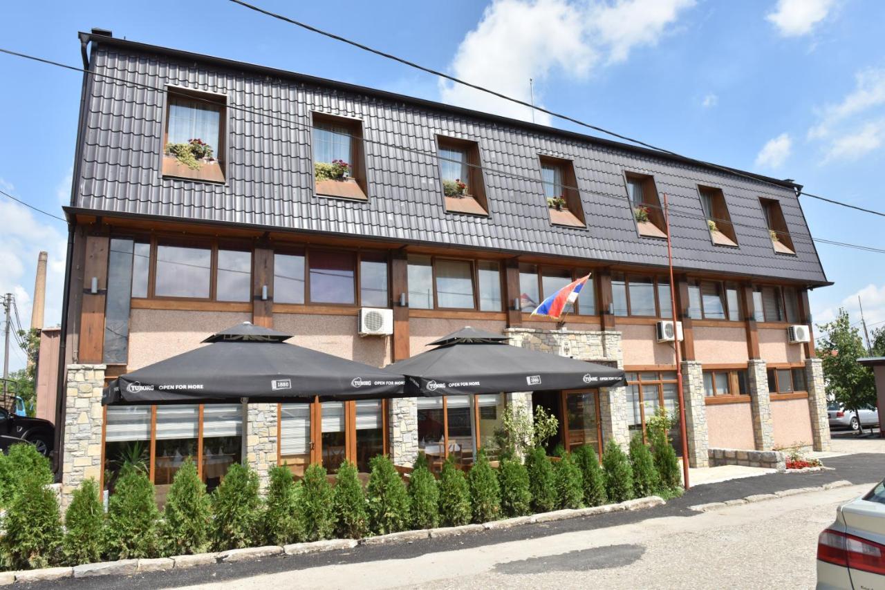 Hotel "Vir" Velika Plana Kültér fotó